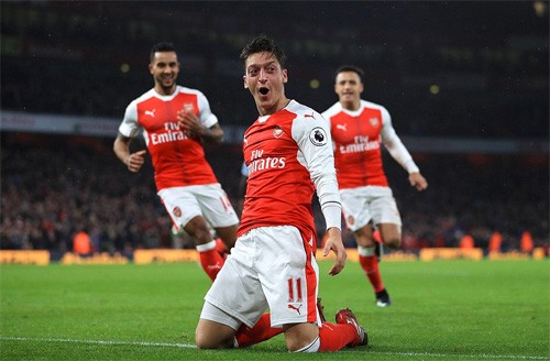 Arsenal lên đầu bảng Ngoại hạng Anh Arsenal đang có những màn trình diễn ấn tượng gần đây. Ảnh: PA.