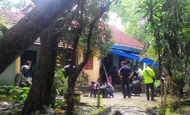 Bắt quả tang 16 đối tượng đánh bạc trái phép trong ngôi nhà hoang Ngôi nhà bỏ hoang nơi các đối tượng tổ chức đánh bạc trái phép.