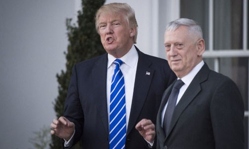 TT Donald Trump có thể coi châu Á là nơi gây thách thức nghiêm trọng nhất Tổng thống Mỹ Donald Trump, trái, và Bộ trưởng Quốc phòng James Mattis. Ảnh: Washington Post.