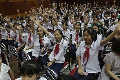 Trao giải Cuộc thi 'Viết về cuốn sách yêu thích của em' Các em học sinh hào hứng tham gia hoạt động giao lưu tại Lễ trao giải.