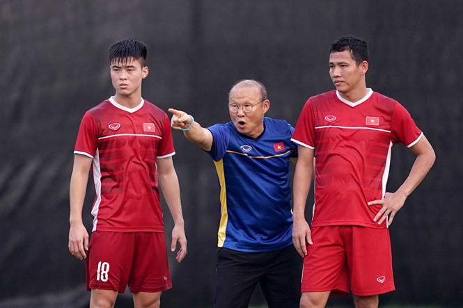 Xem các trận đấu của tuyển Việt Nam ở King’s Cup 2019 trên kênh nào? HLV Park Hang Seo sẽ lần đầu đối đầu với Thái Lan ở cấp độ ĐTQG.