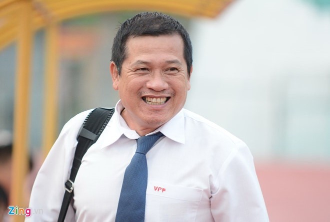 'Bẻ còi' trên sân Hàng Đẫy, trọng tài mắc sai lầm sơ đẳng Trưởng ban Trọng tài VFF Dương Văn Hiền rất buồn vì cấp dưới để xảy ra sai sót.