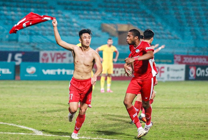 Trọng Đại ghi bàn, Viettel đòi lại ngôi đầu từ CLB Hà Nội Chiến thắng 1-0 trước Hồng Lĩnh Hà Tĩnh đưa Viettel trở lại vị trí dẫn đầu V-League.