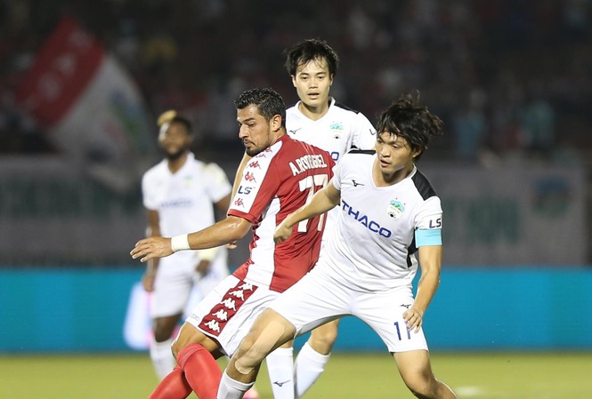 Walsh ghi bàn, HAGL vẫn thua trận thứ 5 liên tiếp ở V-League Nỗ lực của Tuấn Anh không đủ giúp HAGL thoát trận thua thứ 5 liên tiếp tại giai đoạn 2 LS V-League 2020.