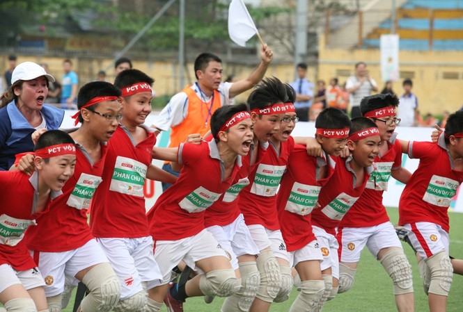 Thử thách mới lạ và vui nhộn cùng '30 người 31 chân' Thử thách mới lạ và vui nhộn cùng '30 người 31 chân'