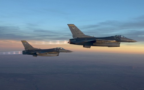Ấn Độ chi 12 tỷ USD để mua tiêm kích đời mới Tiêm kích F-16 là một trong những ứng cử viên cho Không quân Ấn Độ. Ảnh: Air Force Times.