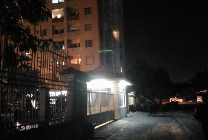 Người nước ngoài 'khống chế' hai con ở chung cư Sài Gòn Chung cư Him Lam nơi người đàn ông ngoại quốc khống chế vợ và hai con nhỏ.