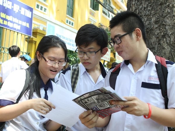 Bản tin 14H: Hàng vạn thí sinh trượt tốt nghiệp Thí sinh dự thi tốt nghiệp trung học phổ thông năm 2014. (Ảnh: Phương Vy/TTXVN)