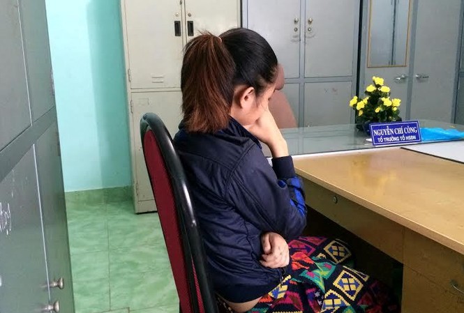 Công an điều tra vụ nữ sinh bị đánh hội đồng, bắt cúi liếm chân Nạn nhân làm việc với công an huyện Nhà Bè.