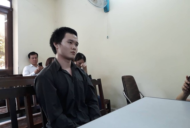 Môi giới á hậu bán dâm nghìn đô, 'tú ông' 9X lĩnh 5 năm tù 'Tú ông' Kiều Đại Dũ tại tòa khai giá bán dâm 1 lần của người không nổi tiếng là 3 triệu đồng. Ảnh: Tân Châu.