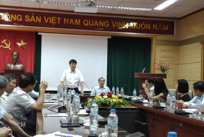 Triệu tập Thứ trưởng Bộ Y tế tới phiên xử vụ VN Pharma Tòa đã triệu tập ông Trương Quốc Cường (đứng) đến phiên tòa xử vụ VN Pharma vào ngày 23/9 tới. Ảnh: Thái Hà.