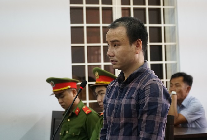 Tài xế 'xe điên' tông 5 người chết bị tuyên 14 năm tù Bị cáo Trần Đình Trung tại tòa hôm nay. Ảnh: Tân Châu