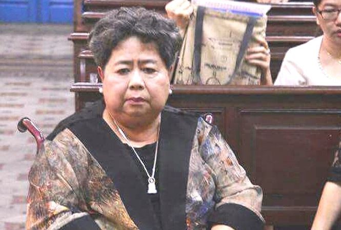 Bà Hứa Thị Phấn bị phạt thêm 20 năm tù Bà Hứa Thị Phấn vừa bị tuyên 20 năm tù trong phiên tòa xử vắng mặt bà chiều nay 22/11.