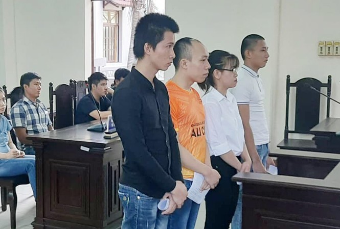 4 nhân viên Cty địa ốc Alibaba bị tuyên hơn 13 năm tù Tòa tuyên phạt tù cả 4 bị cáo nguyên là nhân viên Cty Alibaba.