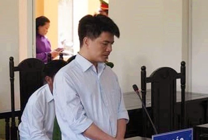 Tài xế gây tai nạn làm 29 người thương vong bị đề nghị 11 năm tù Bị cáo Phạm Thành Hiếu - người lái xe container gây tai nạn khiến 29 người thương vong - tại phiên tòa.