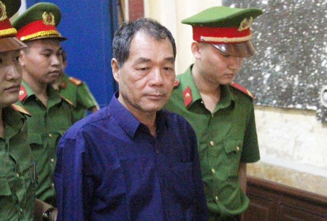 Thêm thành viên gia đình 'đại gia' Trầm Bê bị điều tra Ông Trầm Bê đang là bị can, 1 thành viên gia đình ông Bê cũng vừa bị điều tra chung vụ án xảy ra tại Ngân hàng Phương Nam. Ảnh: Tân Châu