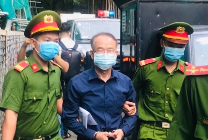 Bắt đầu xét xử cựu Phó Chủ tịch UBND TPHCM Nguyễn Thành Tài cùng đồng phạm Cựu Phó Chủ tịch UBND TPHCM Nguyễn Thành Tài tại tòa án sáng nay 16/9. Ảnh: Tân Châu.