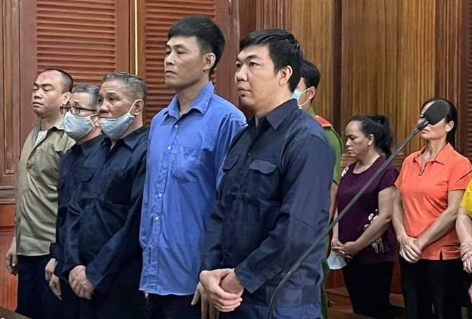 Xét xử vụ mua bán gần 100kg ma túy do chị gái ‘trùm giang hồ’ Dung Hà cầm đầu Các bị cáo tại phiên tòa. Ảnh: T.M