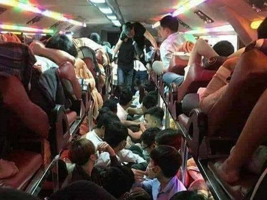 Xe khách 29 chỗ nhồi nhét đến... 93 người Xe khách 29 chỗ nhồi nhét đến... 93 người