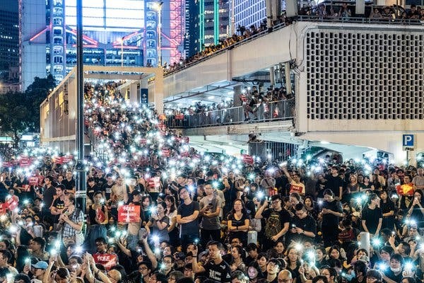 Nắm tình hình Hong Kong để sẵn sàng bảo hộ công dân Việt Nam Biểu tình Hong Kong vẫn chưa có lối thoát. (Ảnh: NYT)