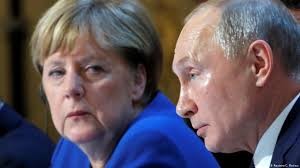 Nga trục xuất 2 nhà ngoại giao Đức để trả đũa Tổng thống Nga Vladimir Putin (phái) và Thủ tướng Đức Angela Merkel