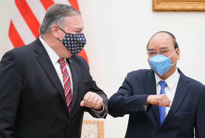 Thủ tướng Nguyễn Xuân Phúc tiếp Ngoại trưởng Mỹ Thủ tướng Nguyễn Xuân Phúc tiếp Ngoại trưởng Mỹ Mike Pompeo. (Ảnh: Quang Hiếu)