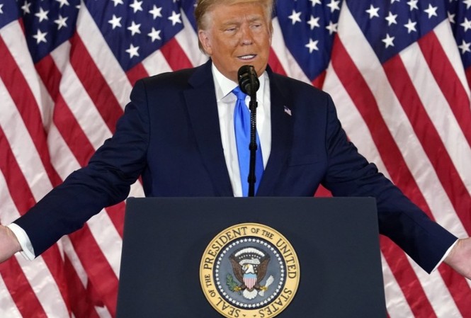 Ông Trump tuyên bố chiến thắng, phe Biden không chấp nhận Tổng thống Mỹ Donald Trump phát biểu tại Nhà Trắng