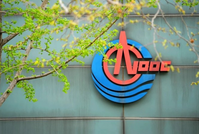 Mỹ đưa chủ sở hữu giàn khoan Hải Dương 981 vào danh sách đen Logo của CNOOC trước trụ sở tại Bắc Kinh. (Ảnh: Reuters)