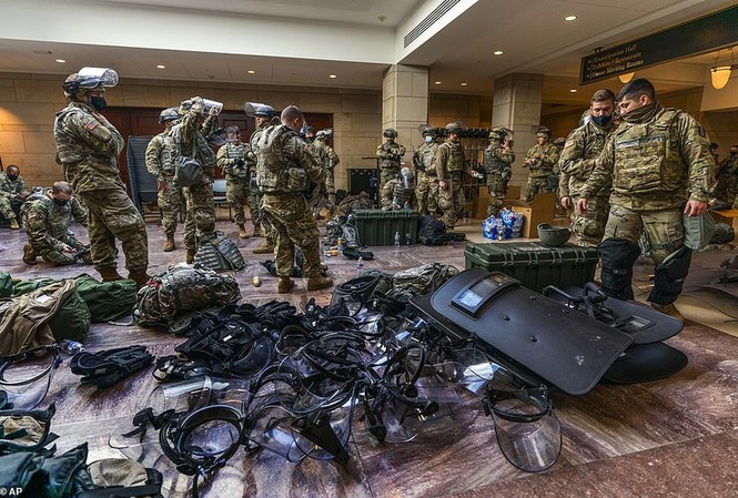 Lo ngại nguy cơ từ bên trong, FBI rà soát lực lượng bảo vệ lễ nhậm chức Ảnh: AP