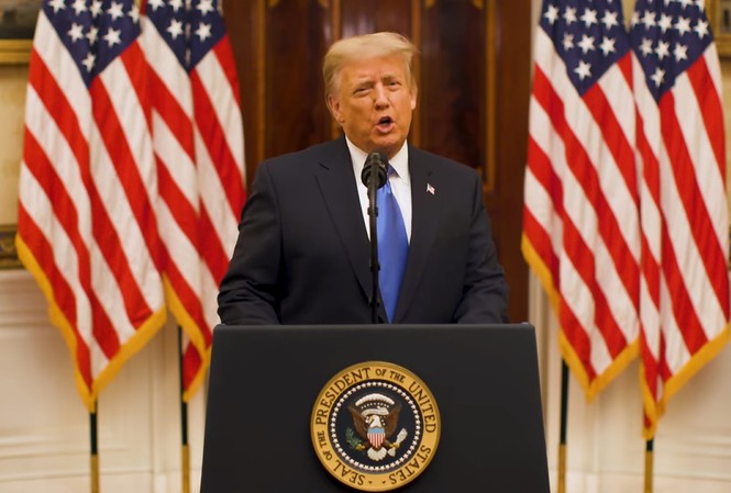 Ông Trump gửi video chia tay trước khi bàn giao Nhà Trắng Tổng thống Mỹ Donald Trump phát biểu trong video được Nhà Trắng đăng hôm 19/1. Ảnh: White House