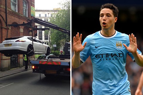 Sao Manchester City bị giữ xe Porsche Panamera Đây không phải là lần đầu tiên Samir Nasri gặp rắc rối với thói quen cẩu thả của mình.