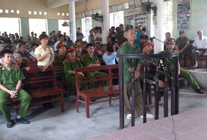 Lấy xe máy của em gái, anh trai vào tù Bị cáo Chuyện tại phiên tòa xét xử.