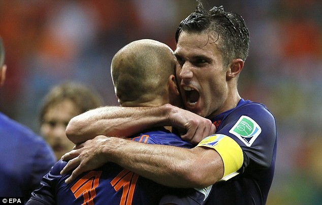 Bergkamp chờ đấy, Van Persie đang đến Ghi thêm 1 bàn nữa, Van Persie sẽ san bằng thành tích với Bergkamp