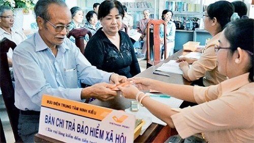 'Bác' đề xuất tăng tuổi hưu, mở rộng diện đóng BHXH 'Bác' đề xuất tăng tuổi hưu, mở rộng diện đóng BHXH