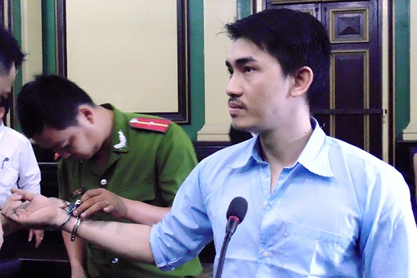 Y án 4 năm tù người tình “cướp” điện thoại của nữ đại gia Phạm Châu Tony tại phiên tòa phúc thẩm sáng nay 11/12.