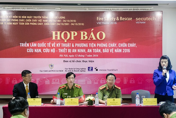 Triển lãm quốc tế về thiết bị phòng cháy chữa cháy lần thứ 9 Triển lãm Quốc tế về kỹ thuật, phương tiện phòng cháy, chữa cháy, cứu nạn, cứu hộ và thiết bị an ninh, an toàn, bảo vệ diễn ra tại Cung Văn hóa Lao động Hữu Nghị Việt Xô (Hà Nội) từ ngày 21-24/9.