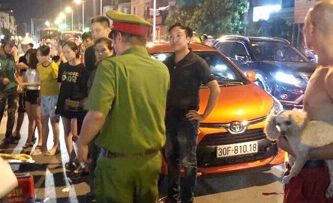 Va chạm giao thông, tài xế ô tô đâm đối thủ nhập viện Hiện trường vụ việc.