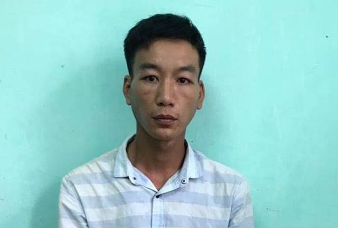Bắt đối tượng dùng búa đinh đập đầu phụ nữ cướp tài sản Đối tượng Kiên tại cơ quan công an.