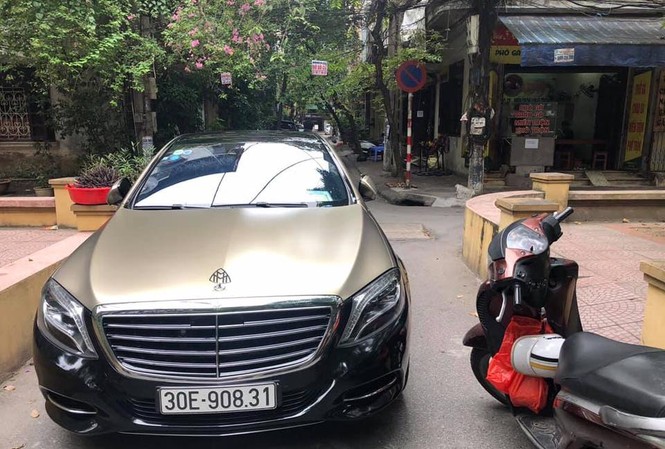 Giả danh lái xe Bộ Công an đánh người sau va chạm giao thông Sau khi xảy ra va chạm giao thông, lái xe ô tô đã đánh người đi đường gây thương tích.