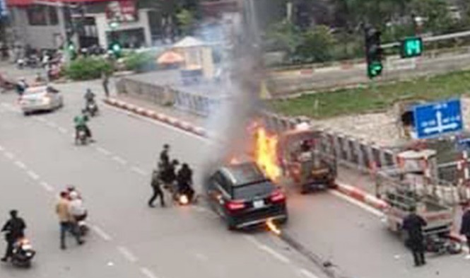 Thông tin bất ngờ về chiếc xe Mercedes gây tai nạn kinh hoàng ở Hà Nội Hiện trường vụ tai nạn.