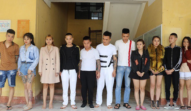 Bắt quả tang 6 chân dài thác loạn ma tuý cùng nhóm bạn trai trong biệt thự Các đối tượng phát hiện sử dụng ma túy. Ảnh: Công an Vĩnh Phúc.