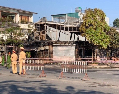Xác định danh tính 4 nạn nhân tử vong vụ cháy nhà hàng ở Vĩnh Phúc Hiện trường vụ cháy.