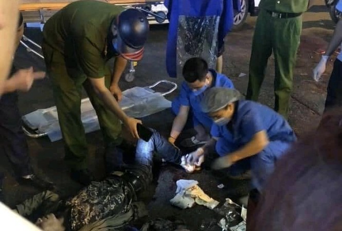 Công an điều tra vụ người đàn ông bị chém gục giữa đường phố Hà Nội Hiện trường vụ việc.