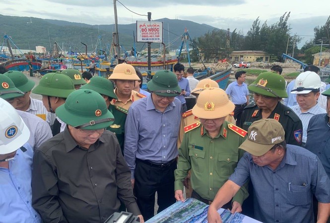 Thứ trưởng Bộ Công an chỉ đạo phòng chống bão lũ tại miền Trung Trung tướng Nguyễn Văn Sơn, Thứ trưởng Bộ Công an, có mặt tại Đà Nẵng chỉ huy công an phối hợp các lực lượng ứng phó bão...