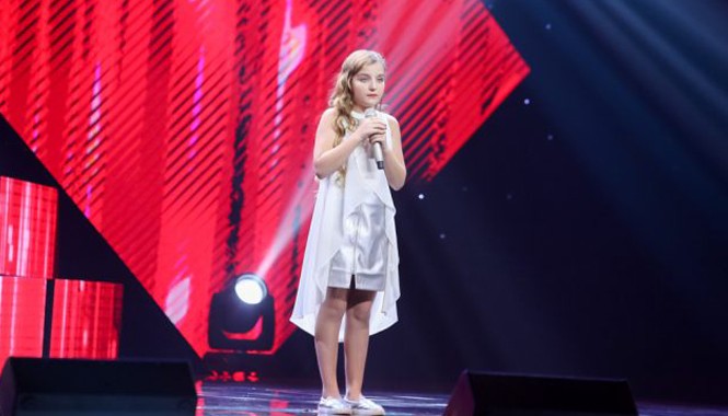 ‘Thiên thần Nga’ gây ‘sốt’ tại Giọng hát Việt nhí 2016 Cô bé Milana gây ấn tượng mạnh ngay tại vòng Giấu mặt "Giọng hát Việt nhí 2016".