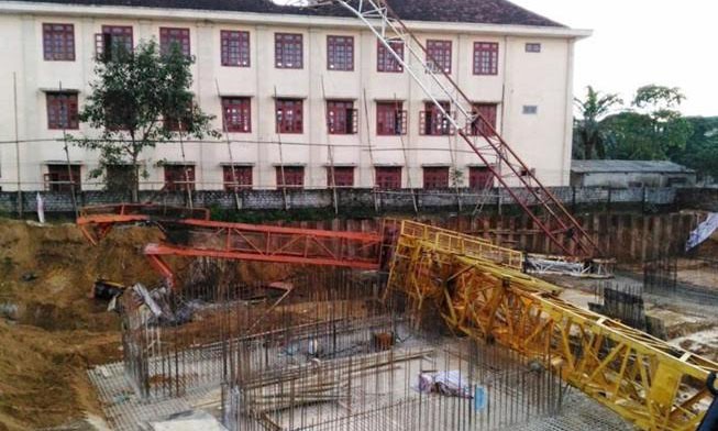 Vụ sập cần cẩu đè chết học sinh: Nghệ An rút quyết định trước khi tai nạn Vụ sập cần cẩu đè chết học sinh: Nghệ An rút quyết định trước khi tai nạn
