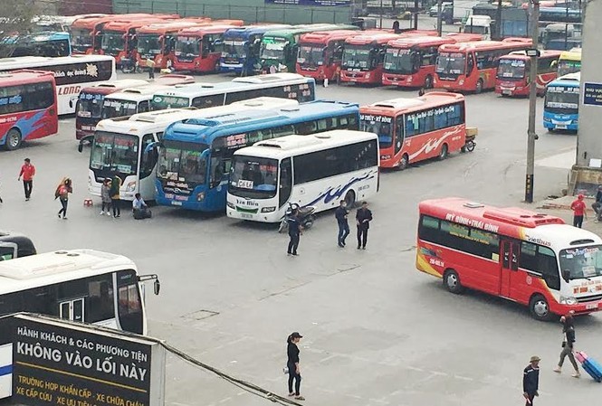 'Cấm cửa' một tháng đối với 12 xe khách bỏ bến Sở GTVT Hà Nội yêu cầu bến Nước Ngầm từ chối hoạt động 12 xe khách vẫn bỏ bến, trốn lệnh điều chuyển.