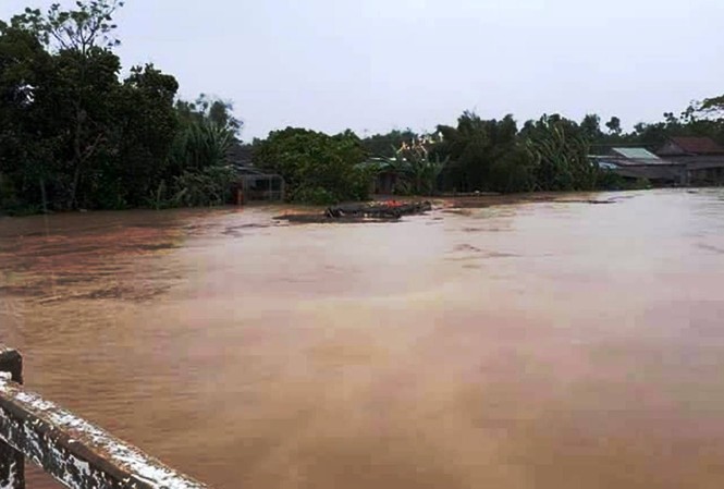 TT-Huế: Hai người thương vong do lũ dâng bất ngờ Lũ dâng cao bất ngờ từ các sông lớn tại TT-Huế gây thiệt hại về người.