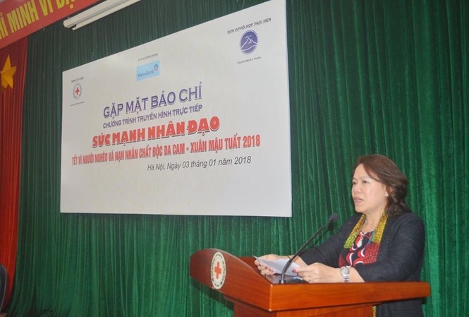 ''Tết vì người nghèo và nạn nhân chất độc da cam' Xuân Mậu Tuất Bà Nguyễn Thị Xuân Thu, Chủ tịch Hội Chữ thập đỏ Việt Nam giới thiệu về Chương trình “Tết vì người nghèo và nạn nhân chất độc da cam” xuân Mậu Tuất 2018. Ảnh: Kiến Nghĩa.