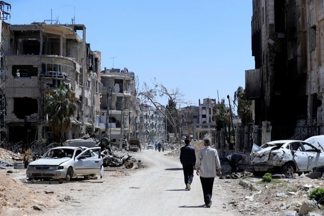 Bản tin 20H: Syria bác bỏ cáo buộc sử dụng vũ khí hóa học Cảnh đổ nát tại thị trấn Douma, Đông Ghouta, Syria ngày 16/4. (Nguồn: EPA/TTXVN)